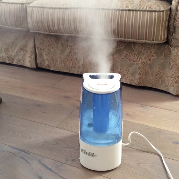 Vicks Ultra Quiet Cool Mist Humidifier White/Blue - Picture 4 of 13